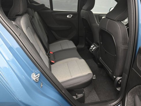 New 2025 Volvo XC40 B5 Core image 36
