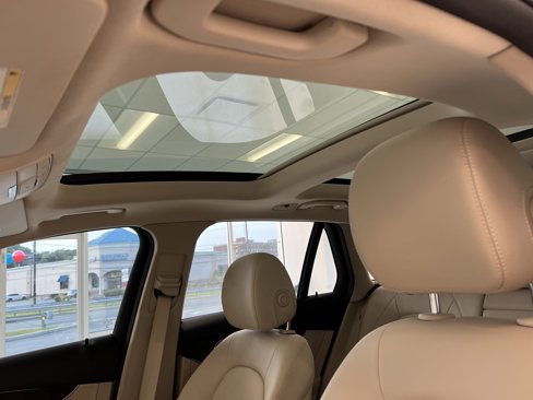 Used 2017 Mercedes-Benz GLC 300 4MATIC w/ Premium 1 Package image 27