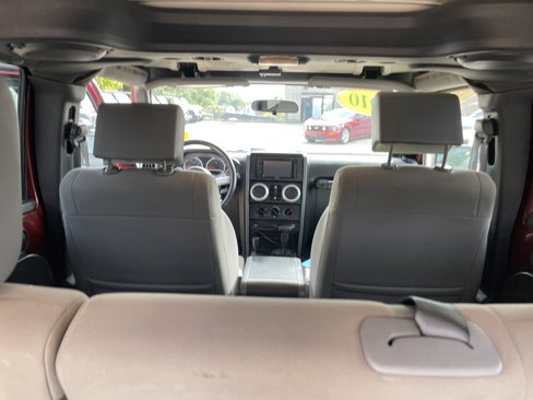 Used 2010 Jeep Wrangler Unlimited Sahara w/ Dual Top Group image 36