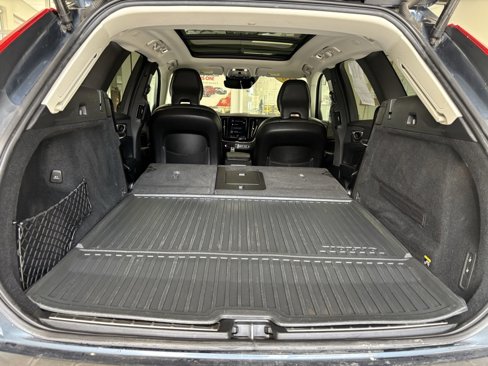 Used 2019 Volvo XC60 T8 Momentum w/ Premium Package image 25