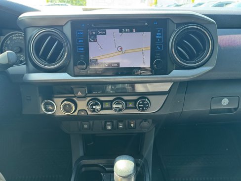 Used 2018 Toyota Tacoma TRD Sport image 12