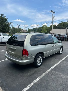 Used 1999 Chrysler Town & Country LX image 3