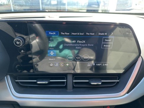 Used 2024 Chevrolet Trax RS w/ Sunroof Package image 11