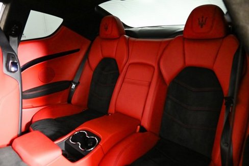 Used 2015 Maserati GranTurismo Sport image 21