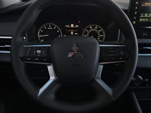 New 2025 Mitsubishi Outlander SE image 10