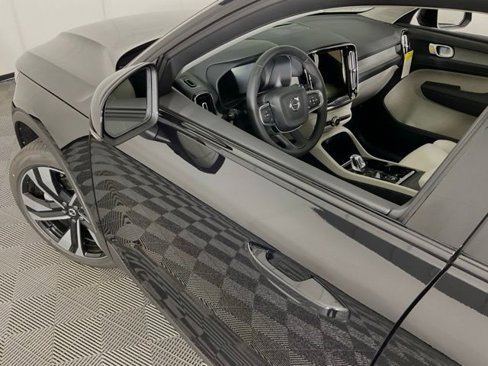 New 2025 Volvo XC40 B5 Plus w/ Protection Package Premier image 42