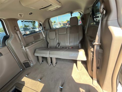 Used 2014 Chrysler Town & Country Limited w/ Luxury Group image 14