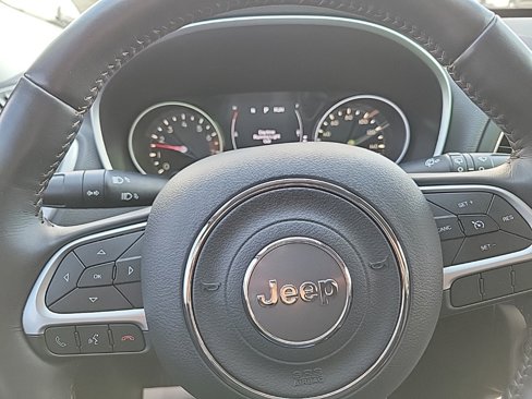 Used 2019 Jeep Compass Latitude w/ Cold Weather Group image 9