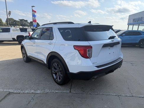 Used 2021 Ford Explorer XLT w/ Equipment Group 202A image 3