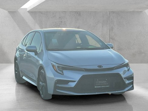 Used 2024 Toyota Corolla SE image 3