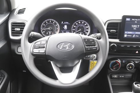 Certified 2022 Hyundai Venue SE image 16