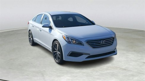 Used 2017 Hyundai Sonata SE image 1