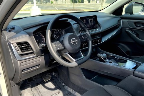 Used 2024 Nissan Rogue S image 13