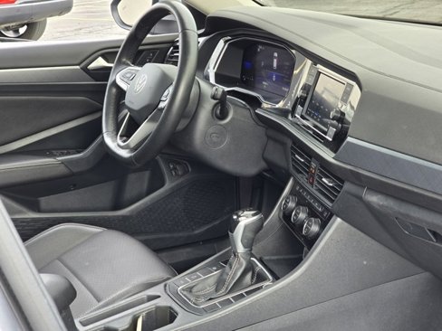 Used 2023 Volkswagen Jetta SE image 8
