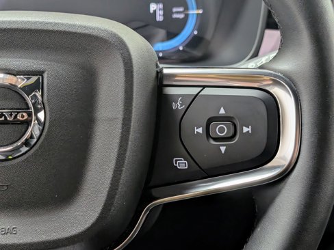 Used 2023 Volvo XC40 Recharge Core image 28
