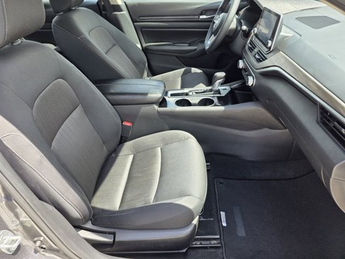 Used 2024 Nissan Altima 2.5 SV image 14