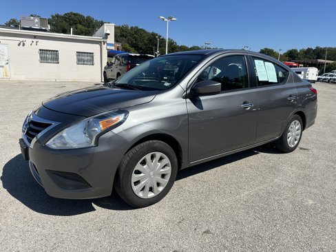 Used 2018 Nissan Versa SV image 3
