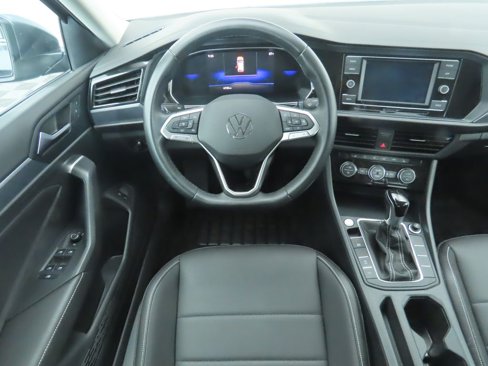 Certified 2024 Volkswagen Jetta SE image 11