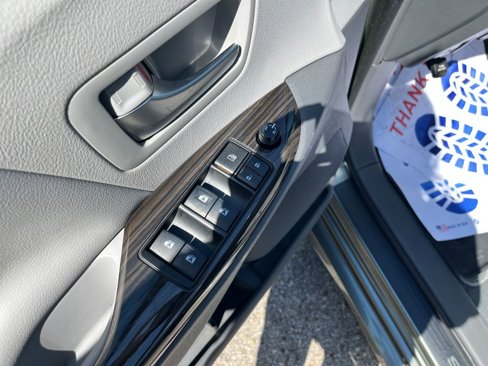 Used 2019 Toyota Sienna XLE image 12