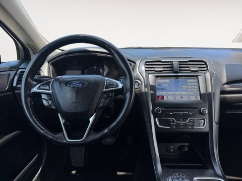 Used 2018 Ford Fusion SE w/ Equipment Group 201A image 4