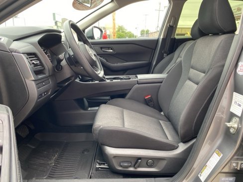 Used 2024 Nissan Rogue SV image 14