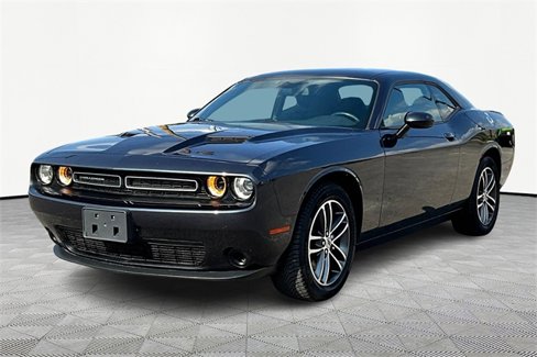 Used 2019 Dodge Challenger SXT image 3
