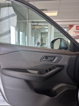 Used 2022 Nissan Rogue S image 4