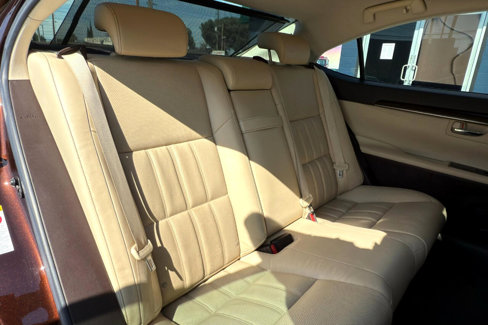 Used 2016 Lexus ES 300h image 18