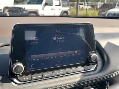 Used 2022 Nissan Rogue SV image 22