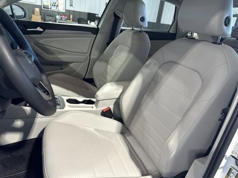 Used 2024 Volkswagen Jetta SE image 15