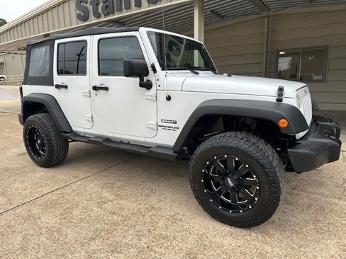 Used 2012 Jeep Wrangler Unlimited Sport image 3