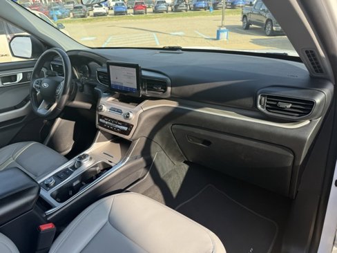 Used 2021 Ford Explorer XLT w/ Equipment Group 202A image 31