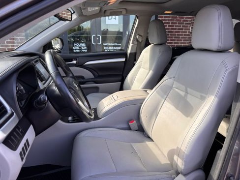 Used 2015 Toyota Highlander XLE image 25