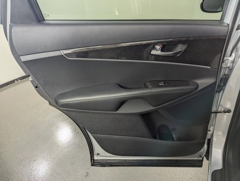 Used 2017 Kia Sorento L image 15