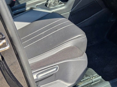 Used 2023 Volkswagen Tiguan SE image 6