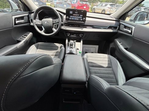 Used 2024 Mitsubishi Outlander SE image 15
