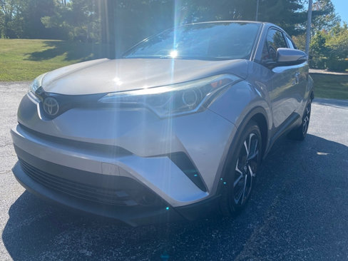 Used 2018 Toyota C-HR XLE image 2