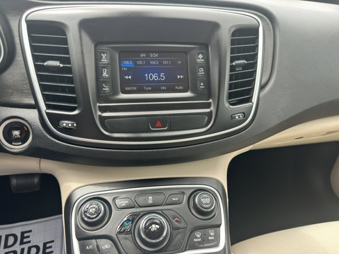 Used 2015 Chrysler 200 Limited image 15