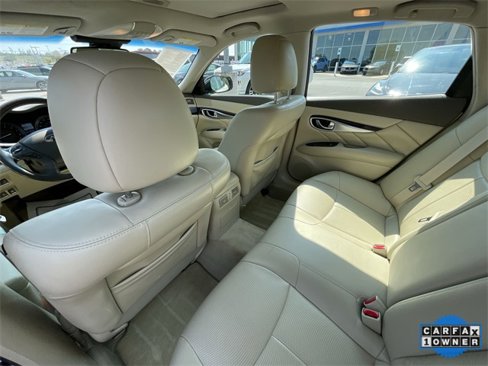 Used 2016 INFINITI Q70 3.7 w/ Technology Package image 25