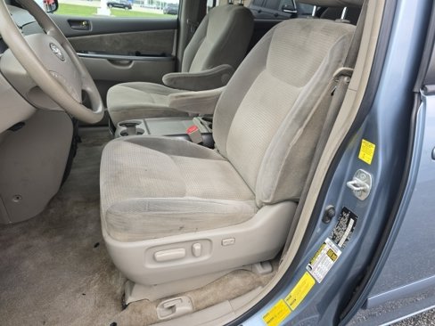 Used 2010 Toyota Sienna LE image 15