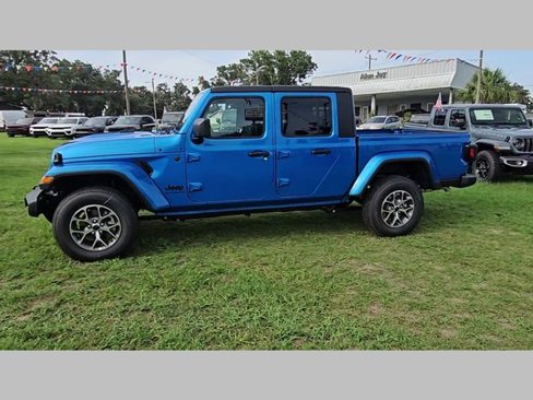 New 2025 Jeep Gladiator Sport image 13