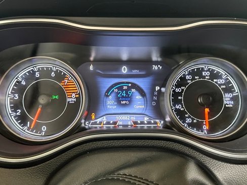 Used 2019 Jeep Cherokee Limited image 18