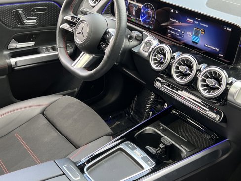 Used 2024 Mercedes-Benz EQB 300 4MATIC image 14