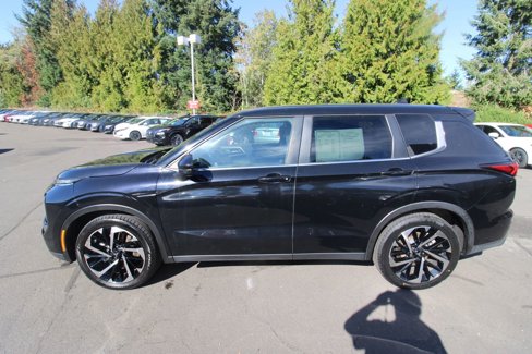 Used 2022 Mitsubishi Outlander ES image 2