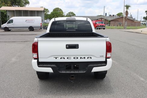 Used 2018 Toyota Tacoma TRD Sport image 6