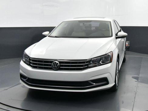 Used 2018 Volkswagen Passat 2.0T SE image 4