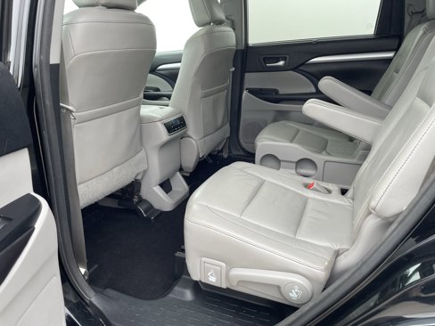 Used 2016 Toyota Highlander XLE image 16