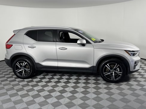 Certified 2025 Volvo XC40 B5 Core image 4