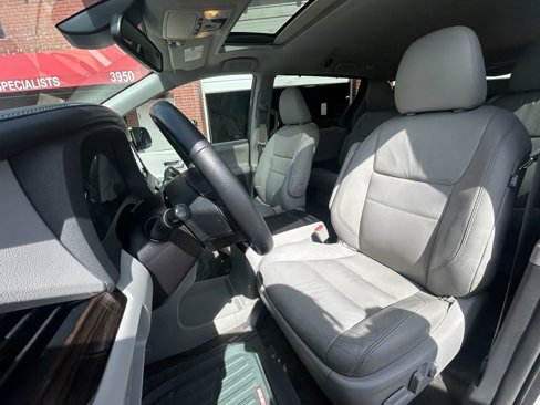 Used 2018 Toyota Sienna XLE image 12