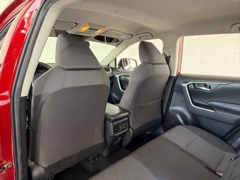 Used 2020 Toyota RAV4 XLE image 9